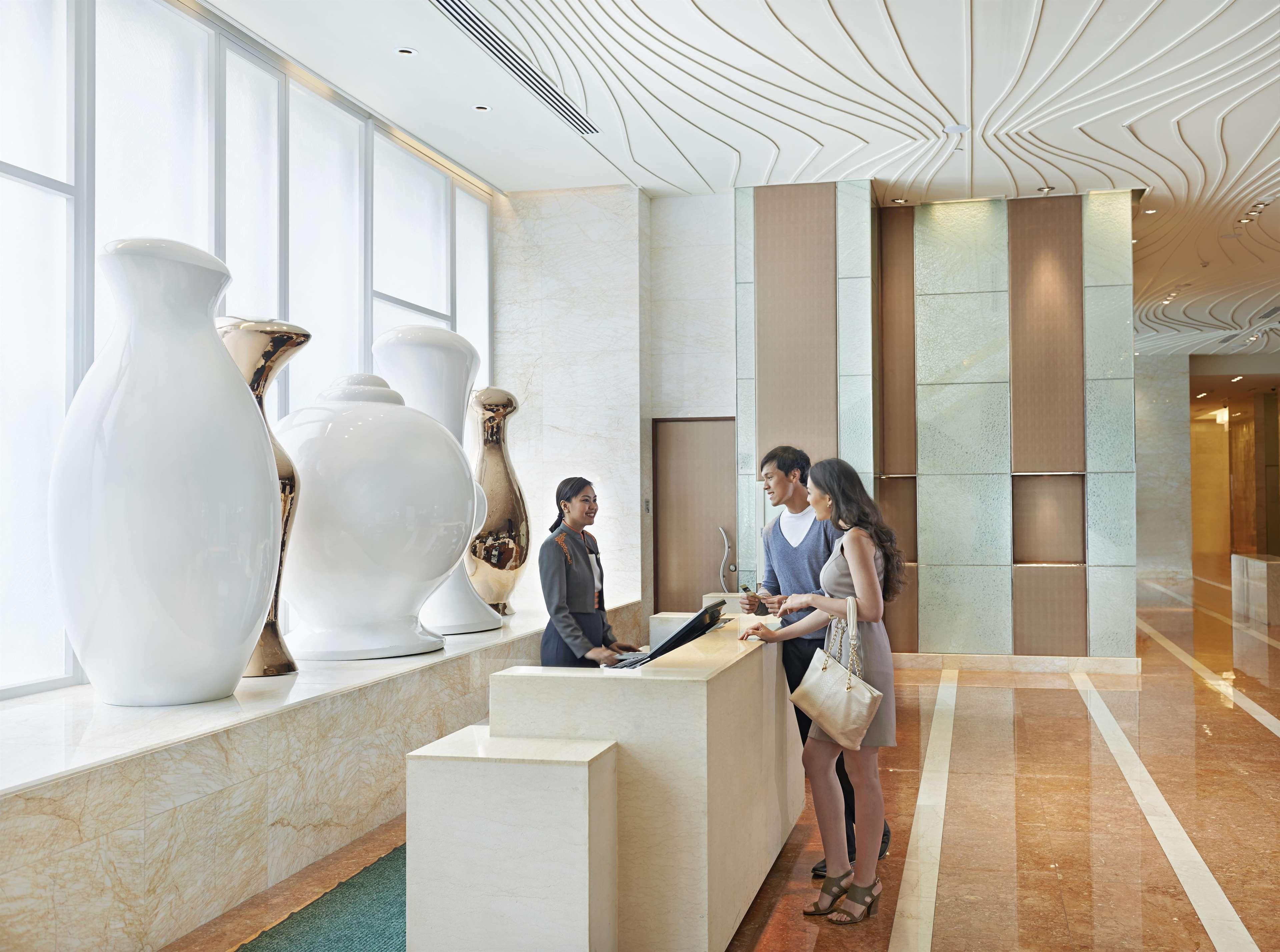 Hotel Fairmont Makati à Makati City Extérieur photo Concierge at the Mandarin Oriental, Hong Kong