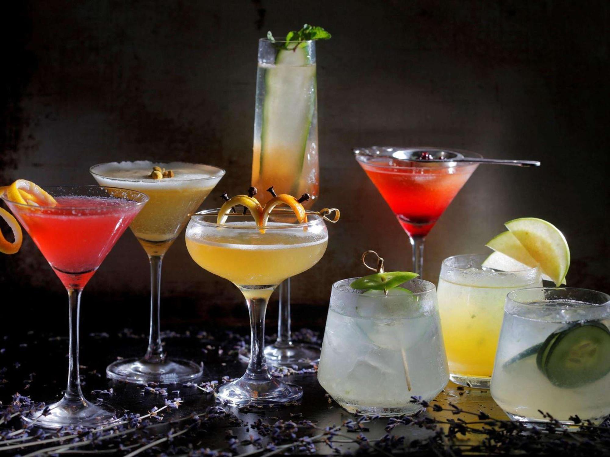 Hotel Fairmont Makati à Makati City Extérieur photo A selection of cocktails