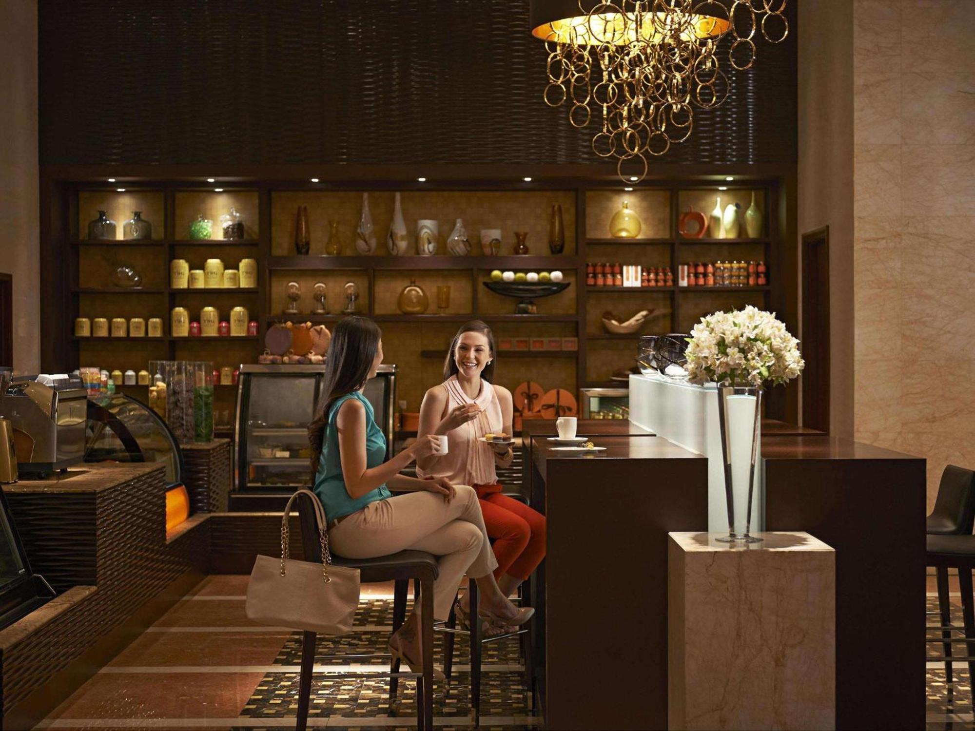 Hotel Fairmont Makati à Makati City Extérieur photo The Coffee Bar