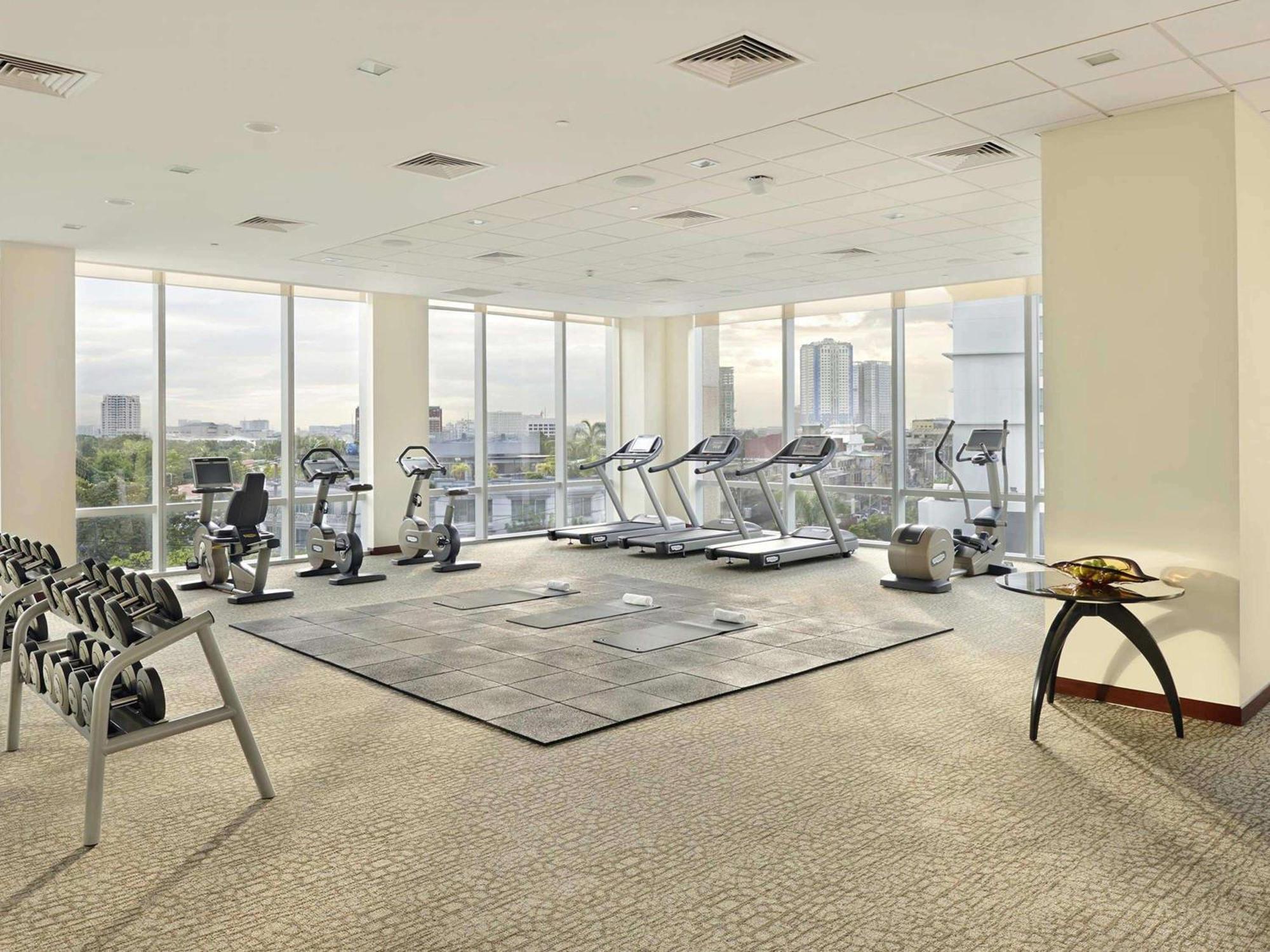 Hotel Fairmont Makati à Makati City Extérieur photo The gym at the 1000 Museum