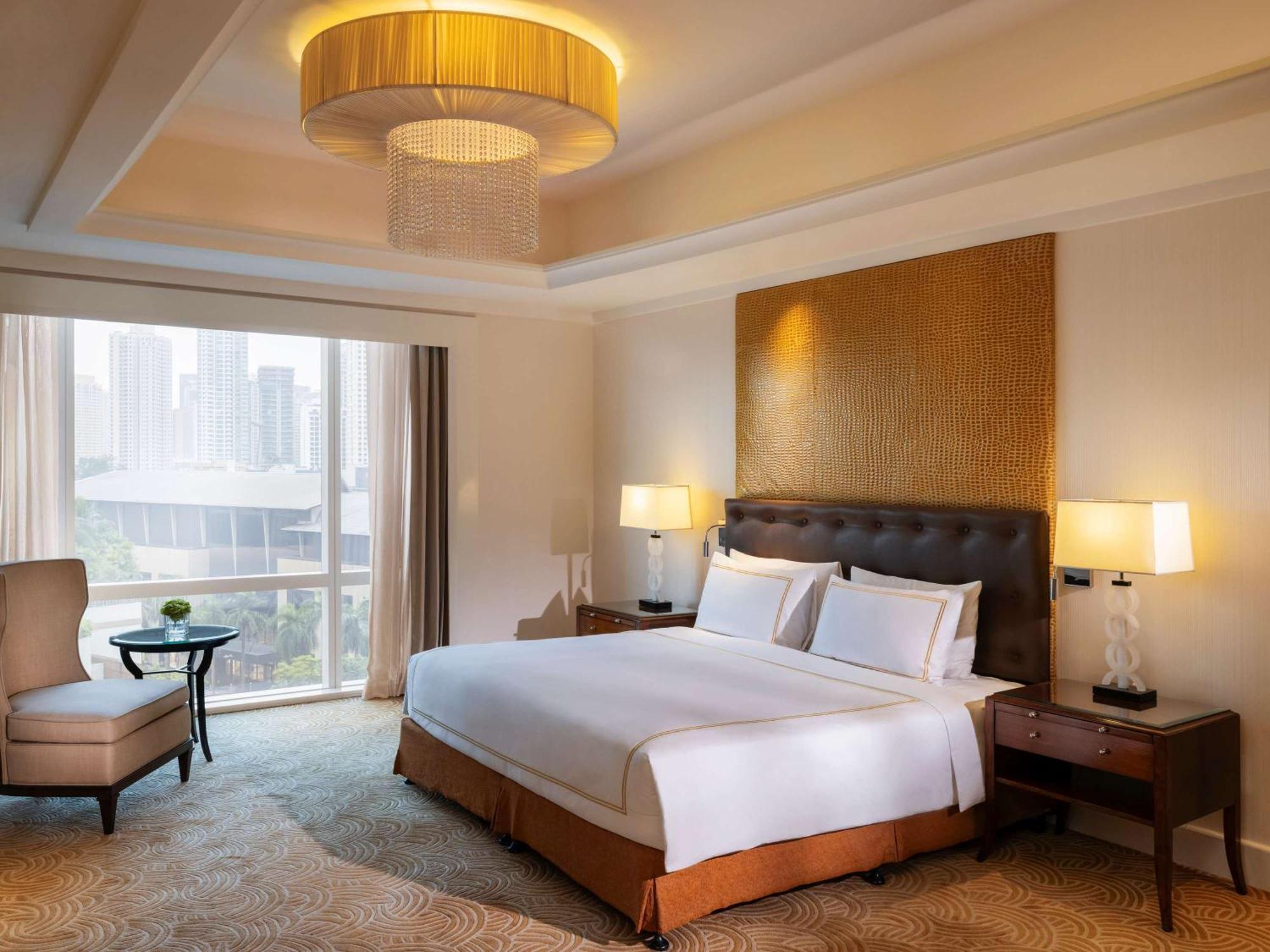 Hotel Fairmont Makati à Makati City Extérieur photo A bedroom at the hotel