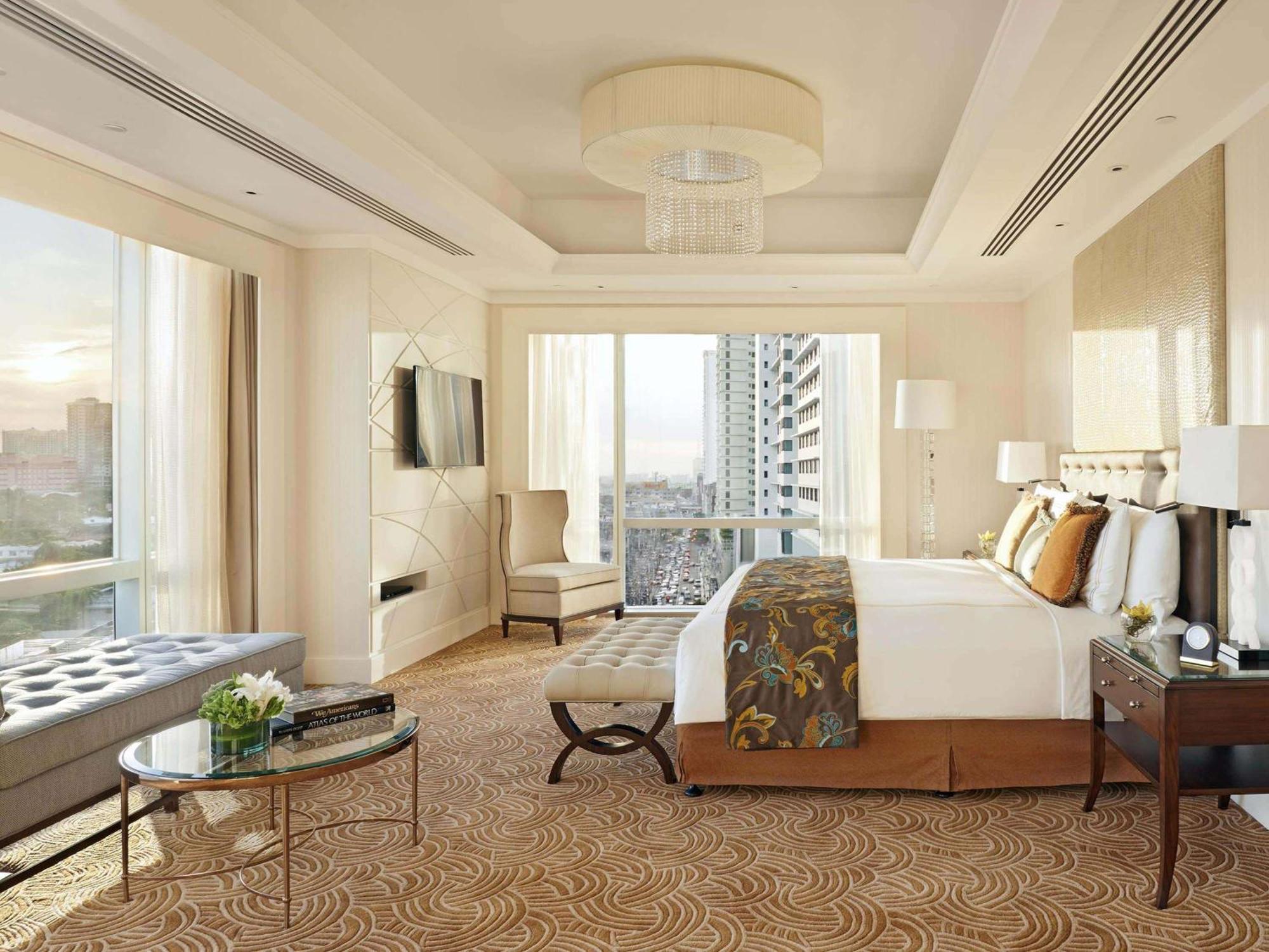 Hotel Fairmont Makati à Makati City Extérieur photo A bedroom at the Shangri-La Hotel, Kuala Lumpur