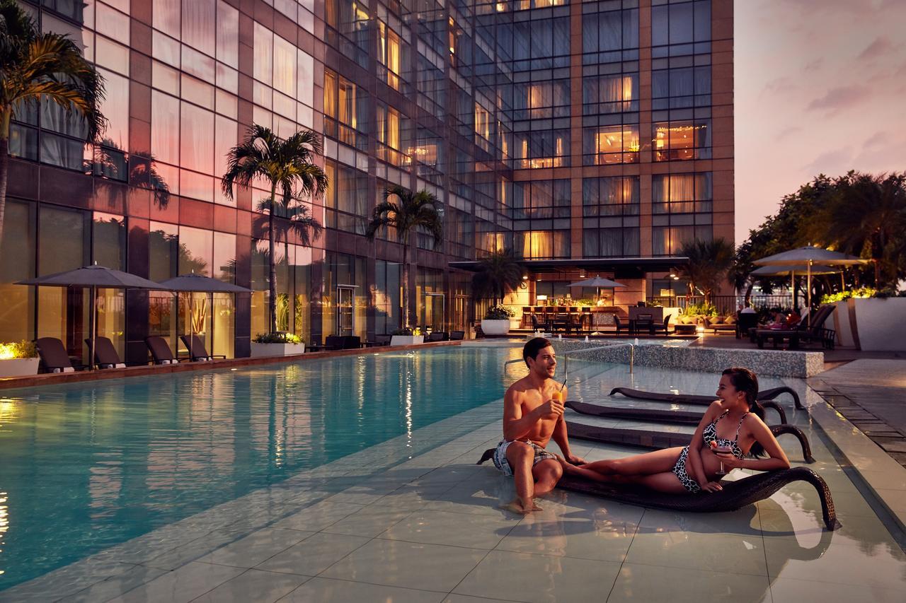 Hotel Fairmont Makati à Makati City Extérieur photo The pool at the hotel
